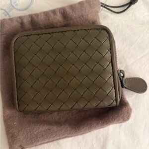 Bottega Vaneta wallet with 4 card slots and center compartment